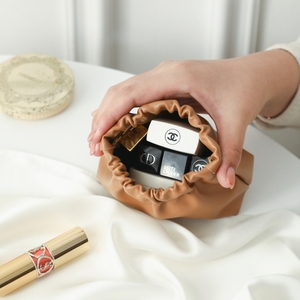 Pochette <span class=keywords><strong>Piccola</strong></span> Personalizzata in Ecopelle Bianca con Chiusura Magnetica e Logo Stampato o a Rilievo, Borsa Cosmetica da Trucco Impermeabile in Pelle - Product Image 2