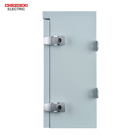 Boîtier de distribution d'énergie solaire hybride gris 6 en 1 DC1500V IP65 avec protection contre la pluie pour extérieur, armoire de barres omnibus DC, boîtier de combinateur PV DXV06-1
