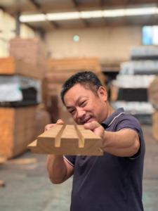 Sàn gỗ ngoài trời hiện đại bền vững, kích thước 26*117, kiểu lắp ráp click, ổn định kích thước, chống chịu thời tiết, chống trơn trượt, chống thấm nước - Product Image 2