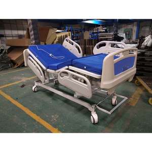 Lit d'hôpital électrique Henry 3 fonctions en matériau ABS pour les soins aux personnes âgées et aux patients paralysés - Product Image 1