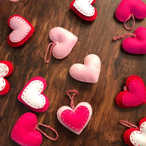 Hot Selling Valentine's Day <b>Festival</b> Eco-friendly Disposable Indoor Outdoor Pendant Decoration Felt Heart Ornaments Customized - Product Image 1