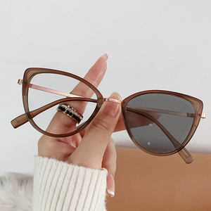Montature per Occhiali Cat Eye, Occhiali di Lusso in Metallo con Protezione dalla Luce Blu, Montatura Ottica per Computer e Lettura, Occhiali Fotocromatici per Donne - Product Image 6