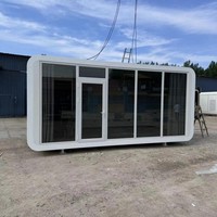 Maison capsule en acier moderne en forme de pomme avec conception étanche pour atelier, salle de sport, entrepôt et usage extérieur
