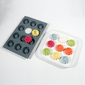 แม่พิมพ์ซิลิโคนสำหรับทำขนมเค้ก ดอกเดซี่ เจลลี่ พุดดิ้ง ของหวาน ลูกอม ช็อกโกแลต ปลอดภัยสำหรับเตาอบ เป็นมิตรกับสิ่งแวดล้อม ขายส่ง มากกว่า 20 ชิ้น - Product Image 4