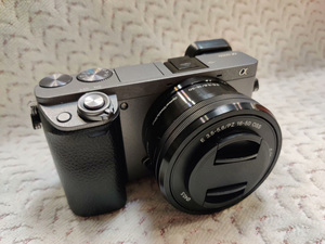 จัดส่งรวดเร็ว กล้อง DSLR มือสอง Sony A6000 ความละเอียด 24.3MP ฟูลเอชดี - Product Image 1