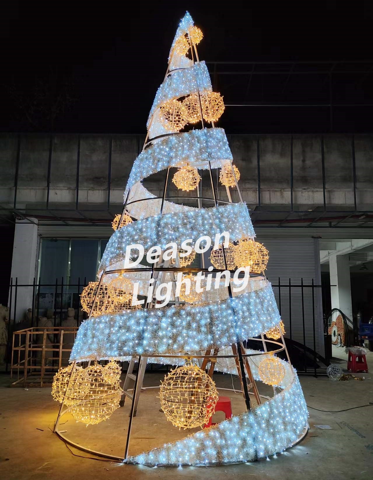 屋外用メタルライトクリスマスツリー IP65防水 3M-12M高さ
