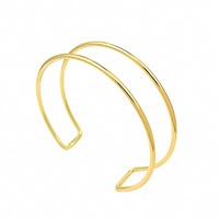 Brazalete dorado en espiral martillado, delicado, regalo para ella
