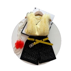 Nuova Collezione di Abbigliamento per Bambini - Set Estivo per Bambine con Canotta Senza Maniche con Paillettes e Pantaloncini - Product Image 5