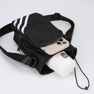 Bolso para teléfono de tela Oxford con cierre de cremallera, bandolera cruzada con rayas blancas y negras para uso diario, para hombres y mujeres - Product Image 3