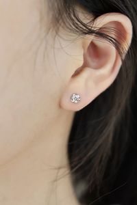 ต่างหูทองคำขาว 18K ยี่ห้อซินฟลาย ประดับเพชรแท้ธรรมชาติ 0.20 กะรัต เครื่องประดับหรูหรา ใช้ได้ทุกวันและในโอกาสพิเศษ ดีไซน์เหนือกาลเวลา ขายดีตอนนี้ - Product Image 5
