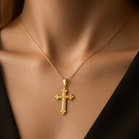 Colgante de Cruz Cristiana en Oro de 14K Tallado en Satén, Joyería Religiosa Elegante Unisex, Collar Fino Texturizado Hecho a Mano, J.J. BRAVO