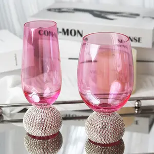 Cangkir Goblet Batang Pendek Berlian Gemuk Dihiasi Gelas Wiski dengan Manik-manik Emas dan Gelas Anggur Merah Muda dan Seruling Sampanye untuk Pesta