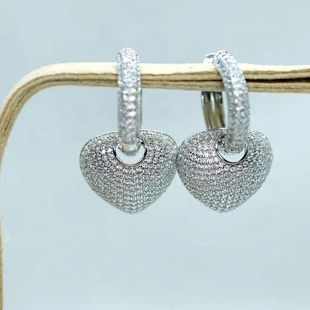 100% 925スターリングシルバーイヤリング魅力的なイヤリング舗装CZエレガントなクリスタルウェディングハート型女性用