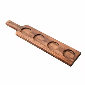 Plateau de dégustation réutilisable en bois naturel avec logo personnalisé, plateau de service pour bière, idéal pour les bars italiens et les événements. - Product Image 3