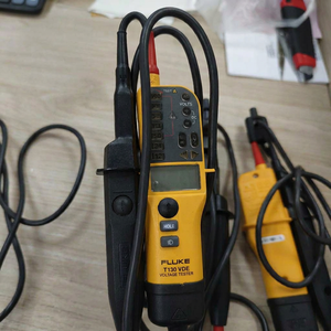 Fluke T130แรงดันไฟฟ้าสองขั้ว & ความต่อเนื่องเครื่องทดสอบไฟฟ้า Probe หรือ FlukeT130VDE - Product Image 1