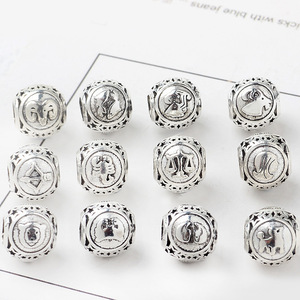 12 breloques en métal représentant les signes du zodiaque pour bracelets - Product Image 4