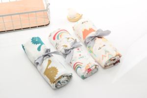 Couvertures d'emmaillotage en mousseline raisonnables 100% coton biologique et couvertures de réception de bébé en bambou motif girafe populaire - Product Image 4