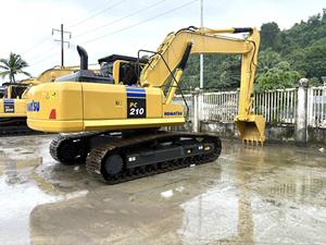 Excavadora Usada de Alta Calidad Komatsu PC210 de 21 Toneladas, Motor PLC, Bomba de Engranajes, Válvulas HAWE, Bomba Vickers, Modelo 2022, 110 kW de Potencia, en Stock - Product Image 2