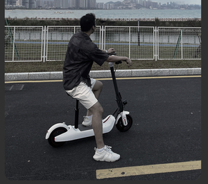 Scooter Ligero Plegable Portátil con Motor de 48V, Rápido para Adultos - Product Image 2