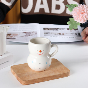 Taza de cerámica pintada a mano para niños, vaso de dibujos animados de muñeco de nieve y platillo, regalo de Navidad - Product Image 4
