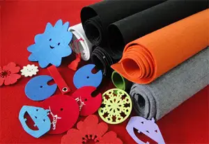 China Groothandel Kids Diy Vilt Doek 1-5Mm Dikte Vilten Naalden Zacht Polyester Vilt Stof Roll Voor Diy Kerstboom