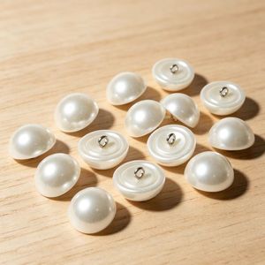 Boutons demi-dôme en fausses perles crème blanches de 10 mm, 12 mm, 14 mm, 16 mm, 18 mm, 20 mm avec tige et vis pour chemises et chemisiers - Product Image 1