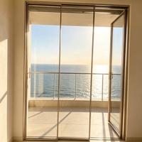 Porte battante moderne en aluminium à double vitrage certifiée UAS ALUFRONT, finition étanche, pour entrée, salon, couloir