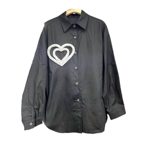 Camisa Negra de Manga Larga para Mujer con Botones y Aplique de Doble Corazón, Corte Holgado, Estilo Casual, Cuello Camisero, Manga Larga - Product Image 1