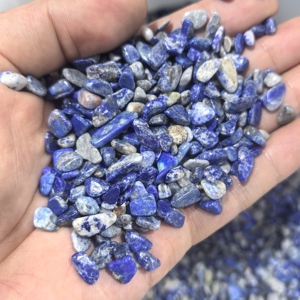 Vente en gros de pierres de <span class=keywords><strong>lapis</strong></span>-lazuli bleues naturelles polies de petite taille, copeaux de cristal, pierres roulées, pierres précieuses en <span class=keywords><strong>lapis</strong></span>-lazuli à vendre - Product Image 2