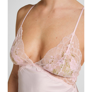 Robe de nuit en satin pour <span class=keywords><strong>femme</strong></span>, personnalisée avec étiquette privée, bordure en dentelle, <span class=keywords><strong>nuisette</strong></span> sexy en soie, <span class=keywords><strong>taille</strong></span> standard OEM - Product Image 2