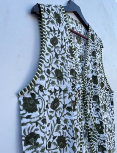 Chaleco hecho a mano con cuello en V y Parte delantera abierta para mujer, Chaleco corto con estampado Floral de tela de algodón 100% - Product Image 4