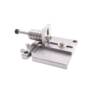 Outil de découpe artisanal pour bandes et cordes en cuir, et sangles d'épaule - Product Image 2