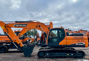 Excavatrice sur chenilles de taille moyenne DEVELON DX220LC-7M, hydraulique, à économie d'énergie, pour travaux de construction lourds - Product Image 1