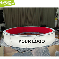 Bannière promotionnelle suspendue circulaire pour plafond, installation facile, pour événements et expositions, avec angle personnalisé, en tissu tendu, forme triangulaire