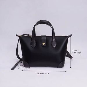 กระเป๋าโท้ทสะพายข้างลายการ์ตูนรูปหัวหนูสีทอง พร้อมสายปรับระดับได้ กันน้ำ และเป็นมิตรกับสิ่งแวดล้อม ทำจากไนลอน - Product Image 6