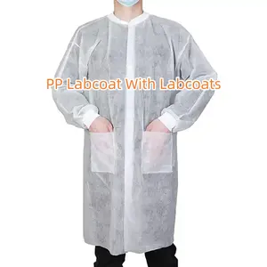 Costume d'hôpital jetable pour médecins et infirmière avec poche PP non-tissé blouse de laboratoire combinaison de gommage