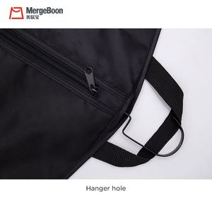 Muestra gratuita de bolsa de ropa negra reciclada de alta calidad con bolsillo para zapatos RPET - Product Image 3
