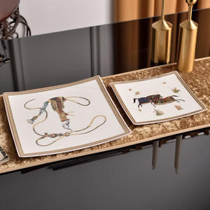 Nouvelle assiette carrée de luxe européenne en porcelaine osseuse 2 pièces - Product Image 2