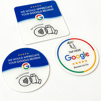 Carte NFC en acrylique personnalisée avec code QR pour avis clients, incluant des outils d'analyse et une page d'accueil personnalisable