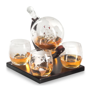 Set Decanter per Whisky in Vetro Borosilicato con Mappa Incisa 1000ml con Tappo e 4 Bicchieri - Product Image 1