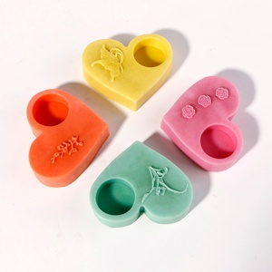 Chandelier en silicone en forme de cœur de haute qualité pour la décoration de la Saint-Valentin, petits porte-bougies colorés pour la décoration de la maison - Product Image 5