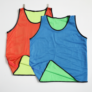 Custom gemaakte hoogwaardige ademende, omkeerbare voetbal trainingsvesten, goedkope voetbalhesjes voor volwassenen en kinderen. - Product Image 2