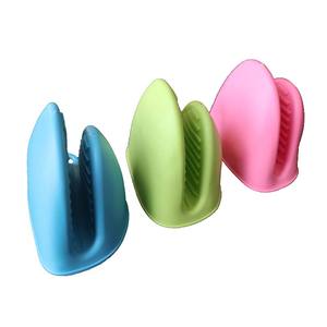 Gant de four en TPE antidérapant de haute qualité <span class=keywords><strong>à</strong></span> prix bon marché avec <span class=keywords><strong>pince</strong></span> <span class=keywords><strong>à</strong></span> main isolante <span class=keywords><strong>à</strong></span> trou de suspension - Product Image 1