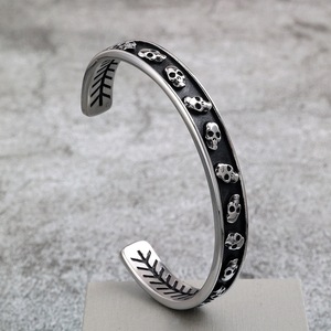 Yunnique Pulsera de acero inoxidable con calavera estilo punk retro, unisex, regalo de Halloween, joyería - Product Image 4