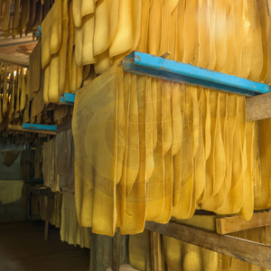 สายพานลำเลียงยางธรรมชาติ 100% RSS1 แบบมีร่อง สำหรับอุตสาหกรรมยางรถยนต์ ส่งตรงจากเวียดนาม - Product Image 1