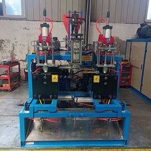 เครื่องขึ้นรูปพลาสติก HDPE แบบใหม่ สำหรับดูดซับน้ำมัน บีบน้ำด้วยมือ ใช้ระบบไฮดรอลิก พร้อมมอเตอร์และตลับลูกปืน - Product Image 2