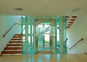 Ascenseur de passagers sécurisé pour hôtels avec accès par escalier, entraînement AC sans engrenages, installation facile pour le confort et la commodité - Product Image 3