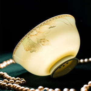 Service de table en porcelaine fine 62 pièces, motif doré de luxe, assiettes, bols, vaisselle florale, compatible micro-ondes et lave-vaisselle - Product Image 4