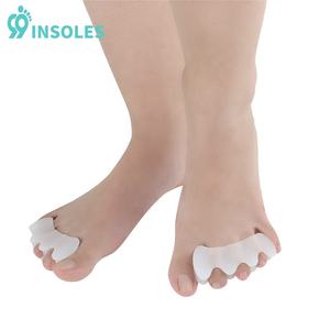 99 semelles Pédicure Trois Trous Séparateur D'ongles Oignon Orteil Correcteur Chaussure Orteil Protecteurs Doux Sebs Splitter - Product Image 6
