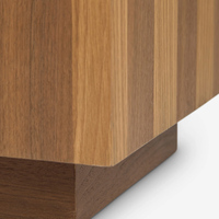 Table d'appoint carrée moderne en parquet, table d'appoint à plateau rayé en placage, table d'appoint de canapé sur piétement en bois massif pour salon